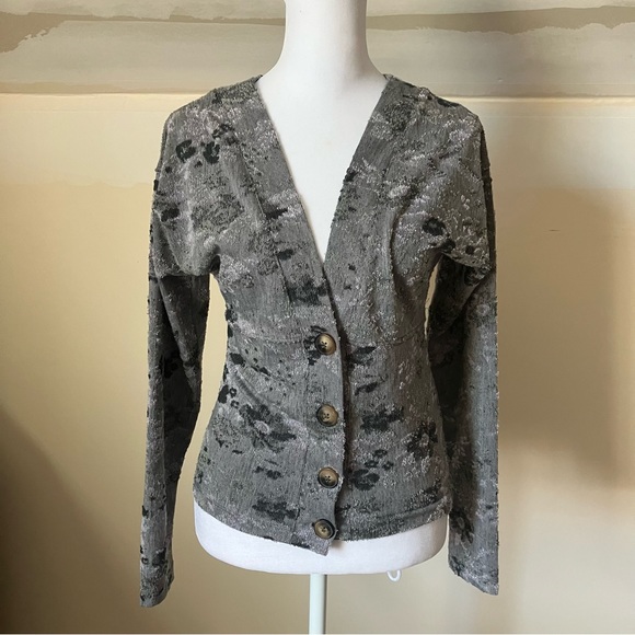 Free People Gray Floral Carolina Cropped Button Front Cardigan size Small - Picture 2 of 8
